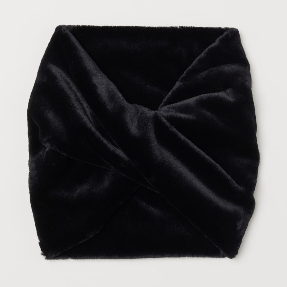 H&M Tube scarf in faux fur with a twisted detail at front.